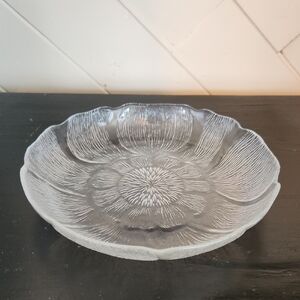 Arcoroc Fleur / Flower Textured Glass Serving Bowl Low Rim